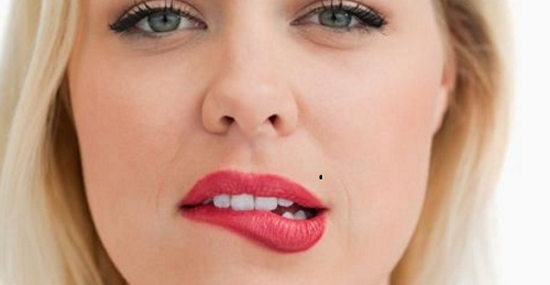 女人嘴巴周围长痣代表什么预兆 女人嘴巴周围的痣图解面相
